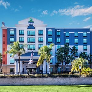 Holiday Inn Express&Suites Orlando - International Drive
